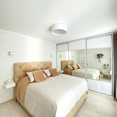 Die Eleganz - Apartment Near The City Center With Free Parking Bratislava Buitenkant foto