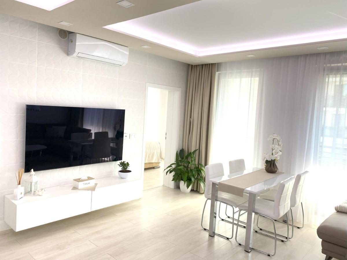 Die Eleganz - Apartment Near The City Center With Free Parking Bratislava Buitenkant foto