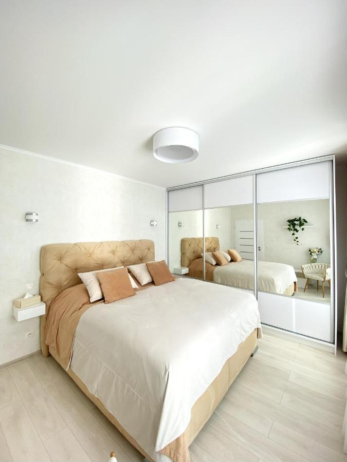 Die Eleganz - Apartment Near The City Center With Free Parking Bratislava Buitenkant foto