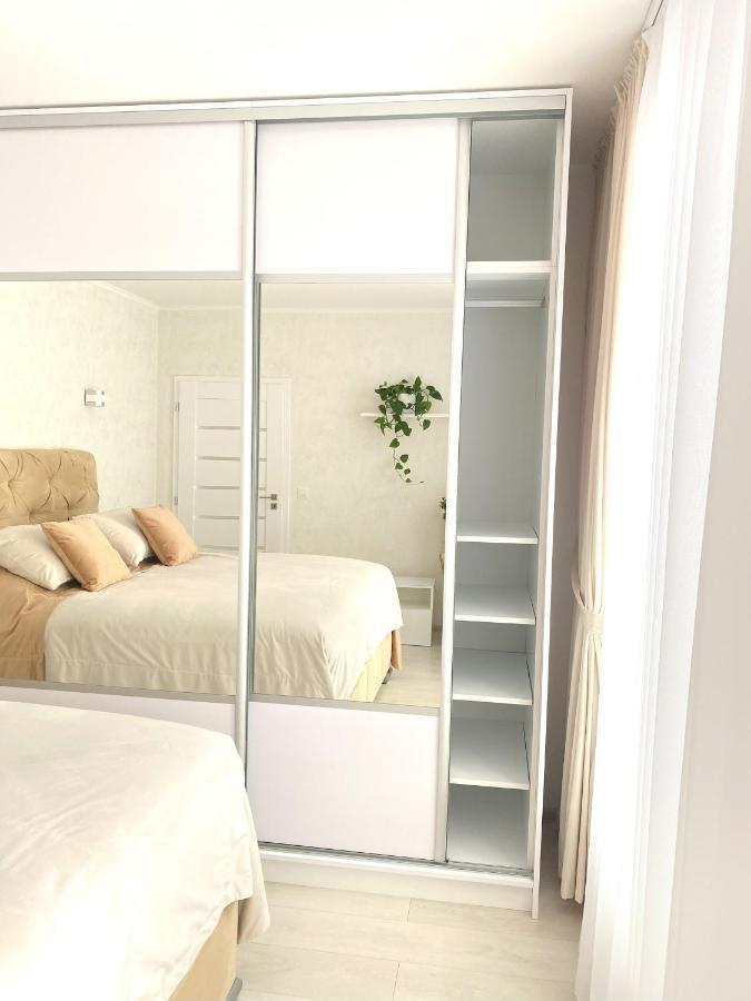 Die Eleganz - Apartment Near The City Center With Free Parking Bratislava Buitenkant foto
