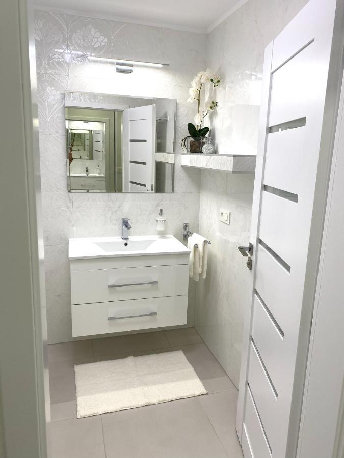 Die Eleganz - Apartment Near The City Center With Free Parking Bratislava Buitenkant foto